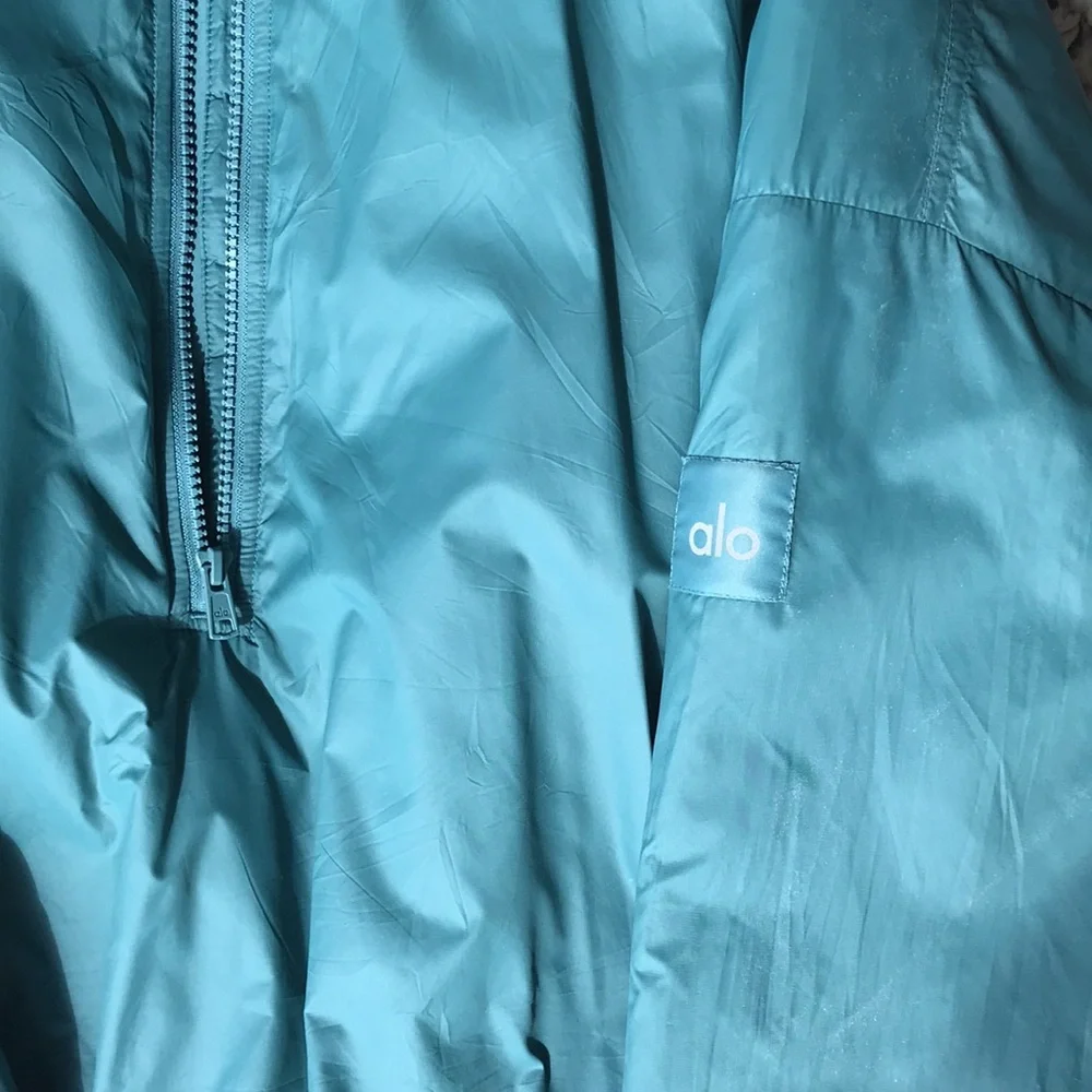 Alo Latitude Light Weight 1/2 Zip Pullover Jacket, Winter Ivy - Picture 14 of 16
